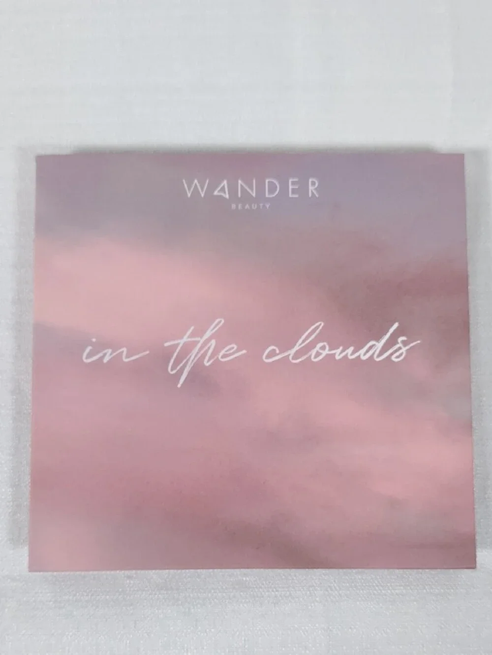 I096 Wander Beauty In The Clouds Eyeshadow Palette
